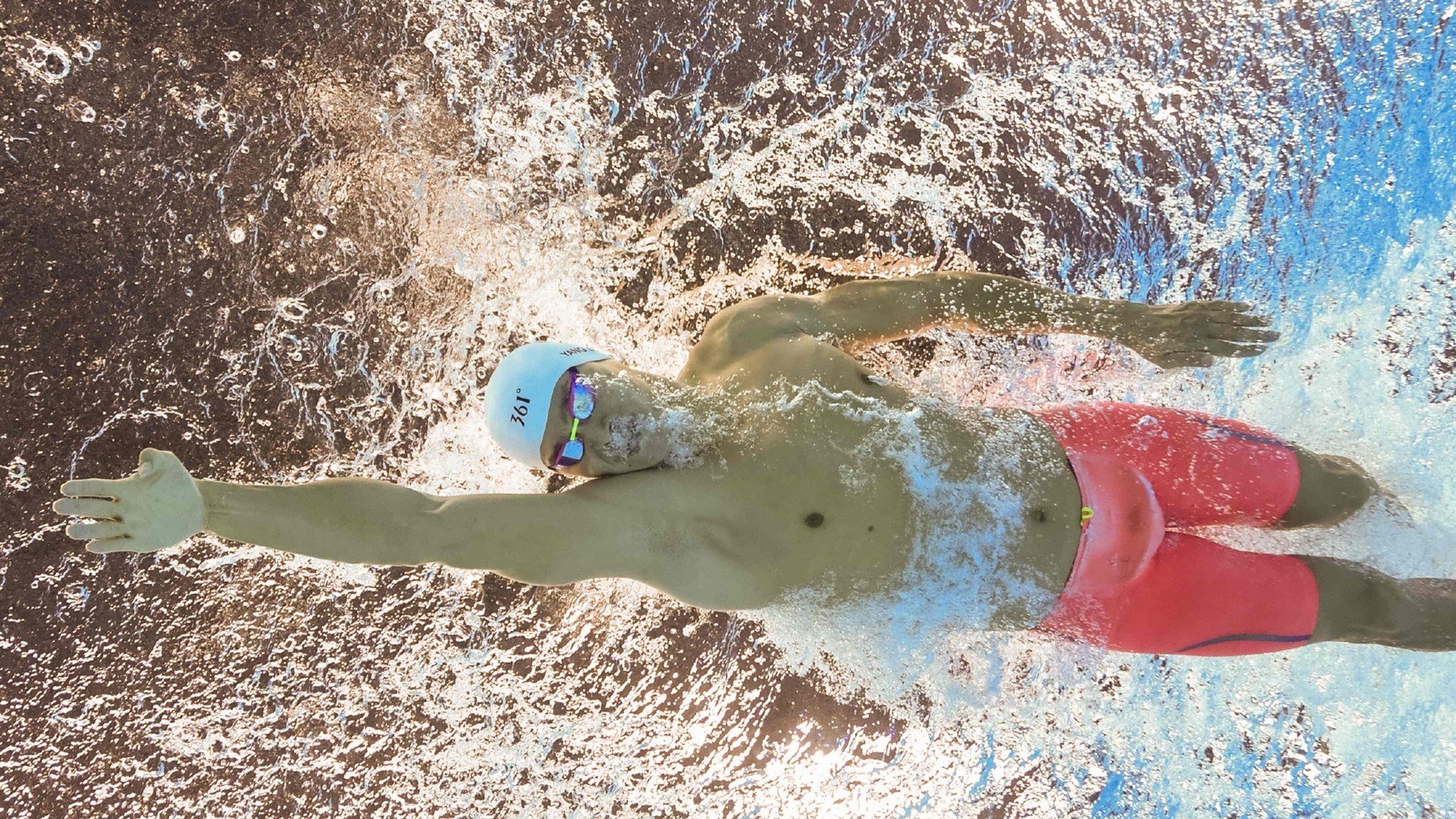 “马丁·高尔西的突破性表现，未来橄榄球赛场的巨星”